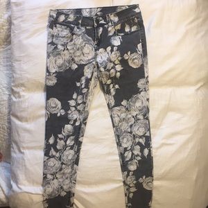 Patterned skinny jeans